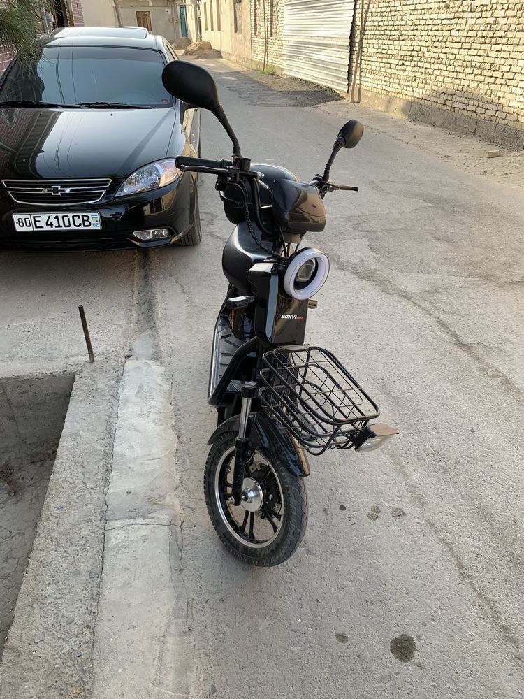 Скутер сотилади холати яхши