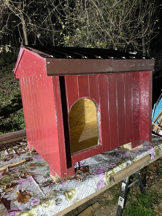 Cusca izolata pentru caini- spatiu de depozitare, acoperis rabatabil