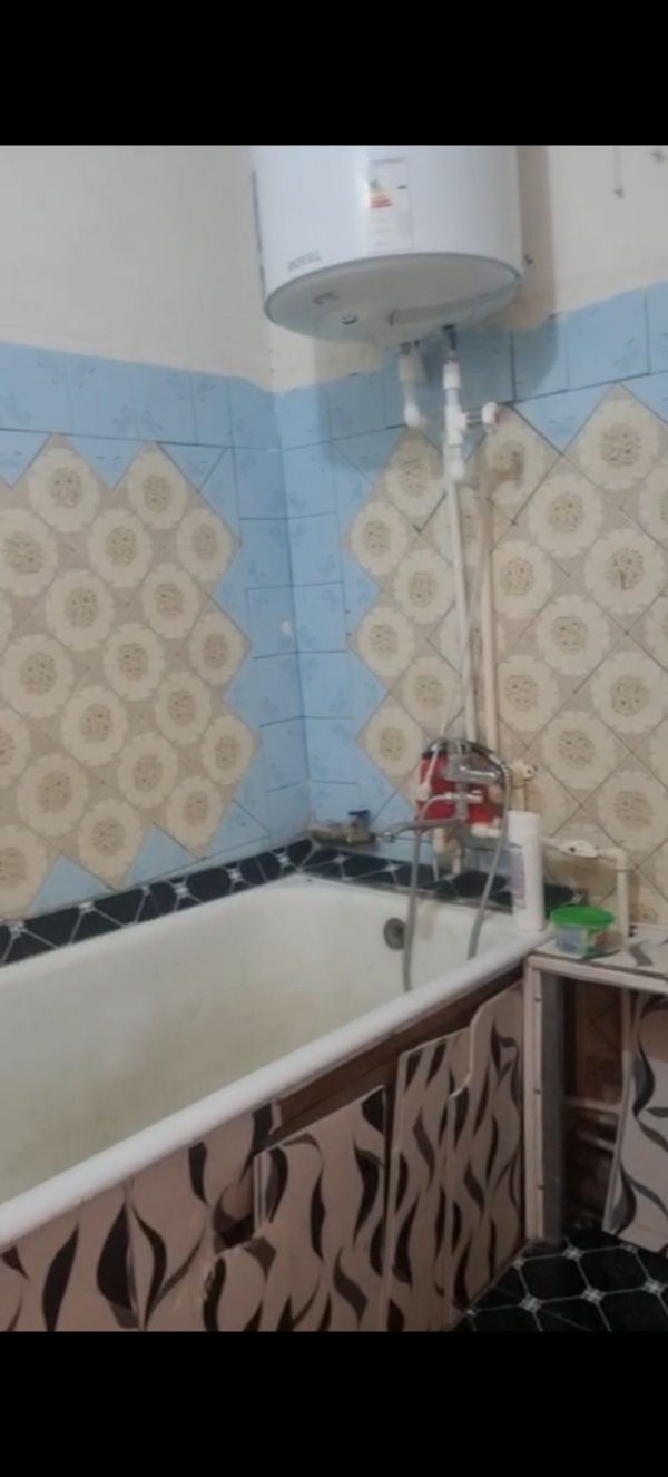 Продаётся 1ком периделна 2х комнатная квартира Азиз базар 30600 y.e
пе