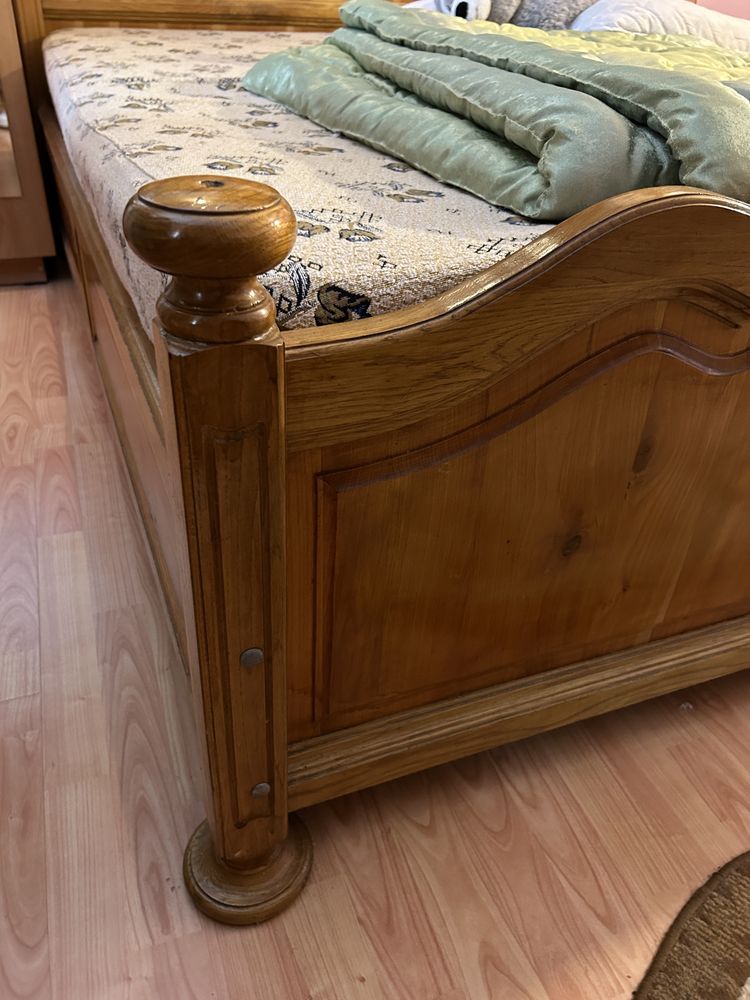 pat lemn masiv si mobila incorporta in conditie foarte buna