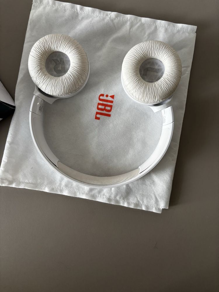 Jbl 520bt.