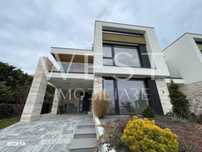 Casa insiruita DE LUX cu 4 cam/120mp! TERASA PANORAMICA! Str. Voronet!