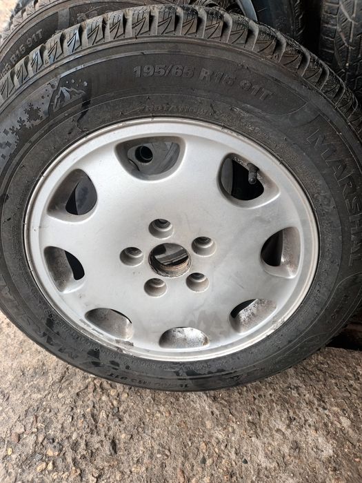 Гуми за автомобил с джанти