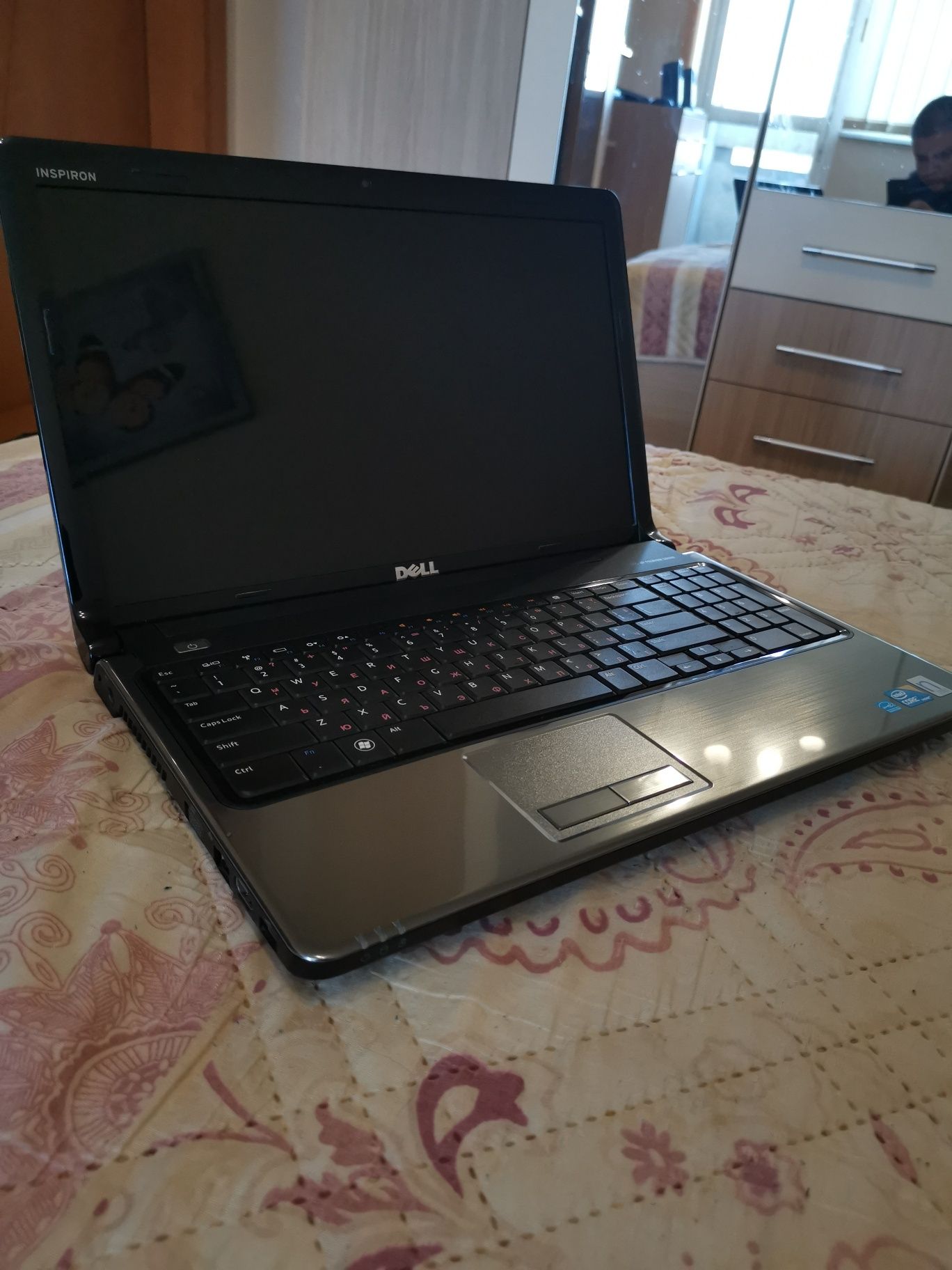 Продавам лаптоп Dell inspiron 1564 4GB!