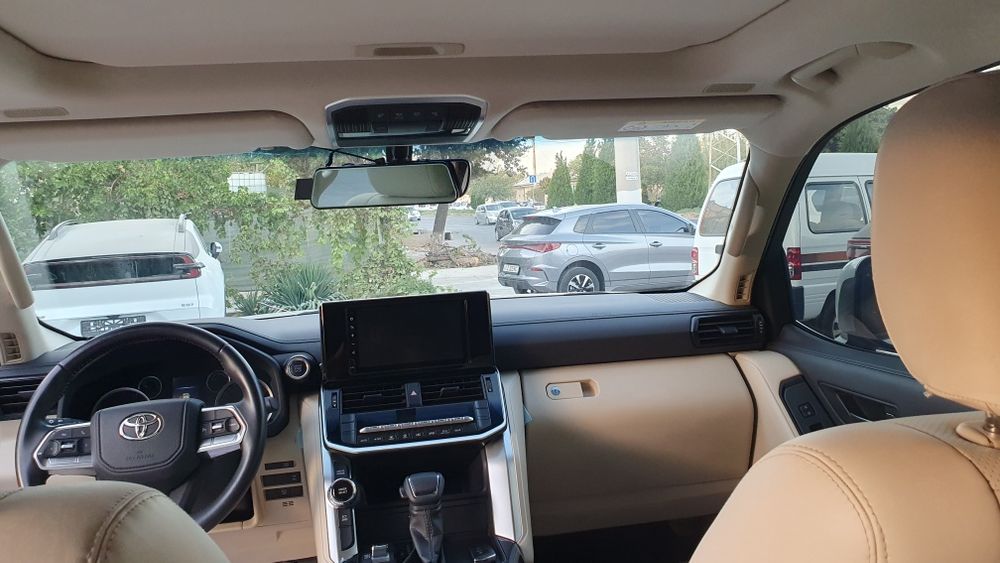 Toyota Land Cruiser.300 3.5Tvin turbo. Yili 2022. Yurgani 49000. Narxi