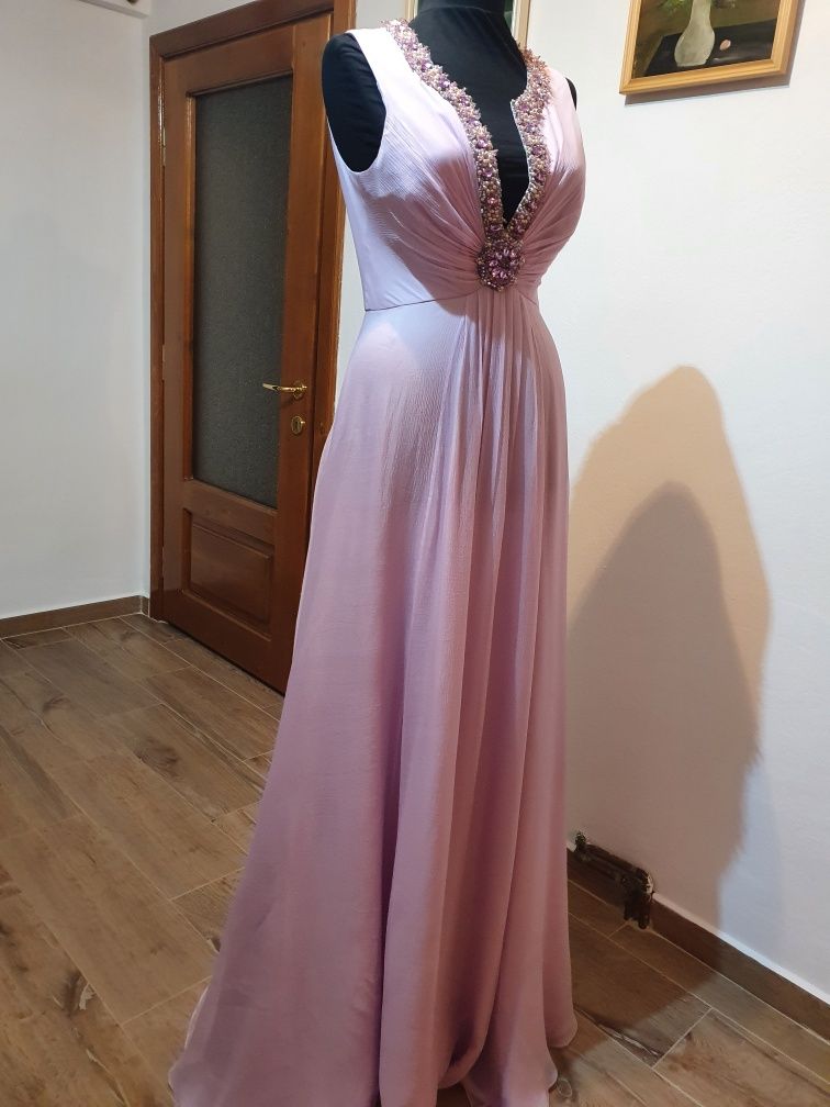 Rochie  elegantă cu pietre cusute manual