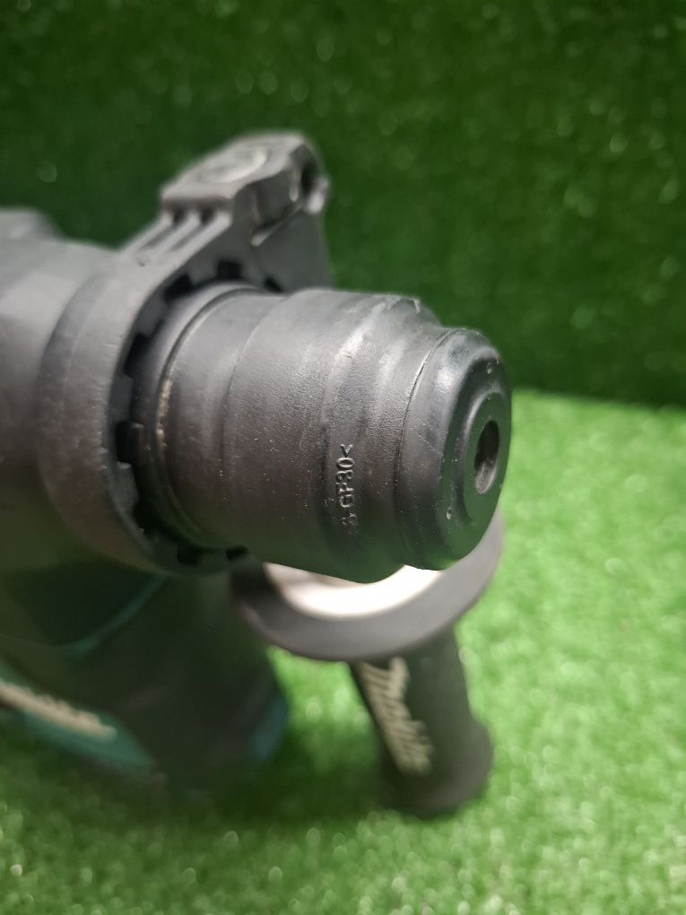 Безчетков компактен перфоратор на Makita DHR171, като нов