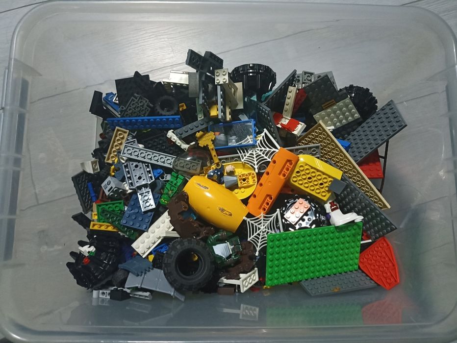 Много деталей lego