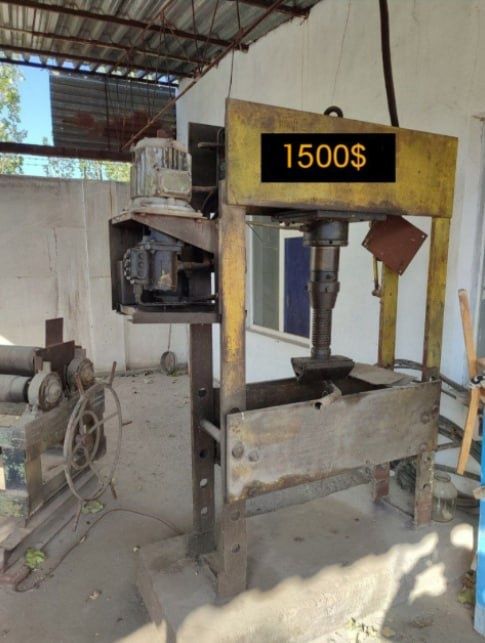 Станки и оборудование токарные