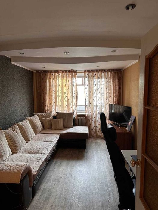 продам 2 ком квартиру в районе "Пирамиды"