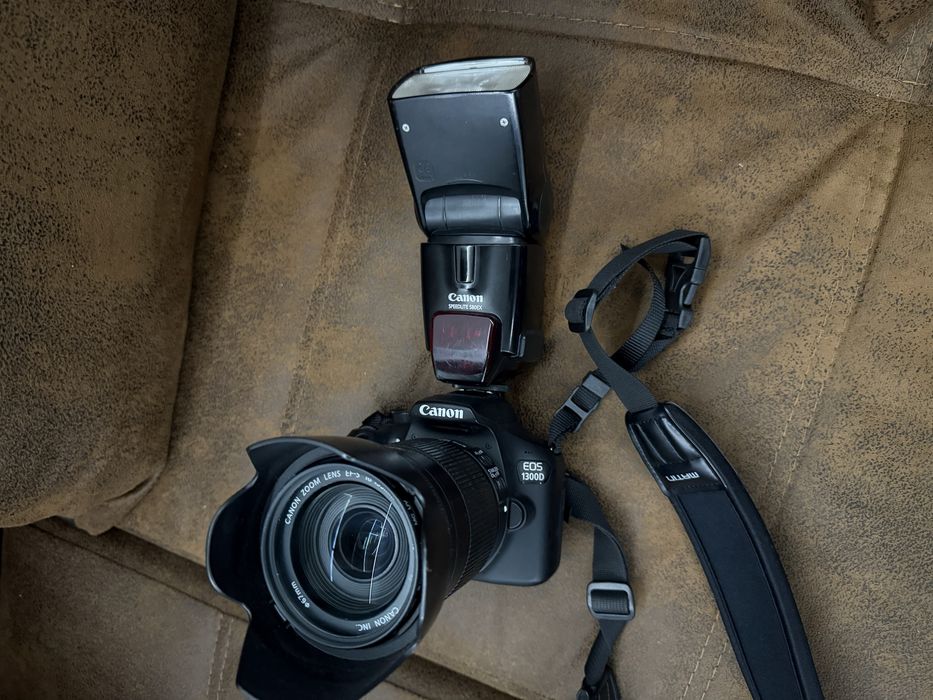 Set complet Canon EOS 1300D, Obiectiv 18–135mm IS, Blitz Canon 580EX