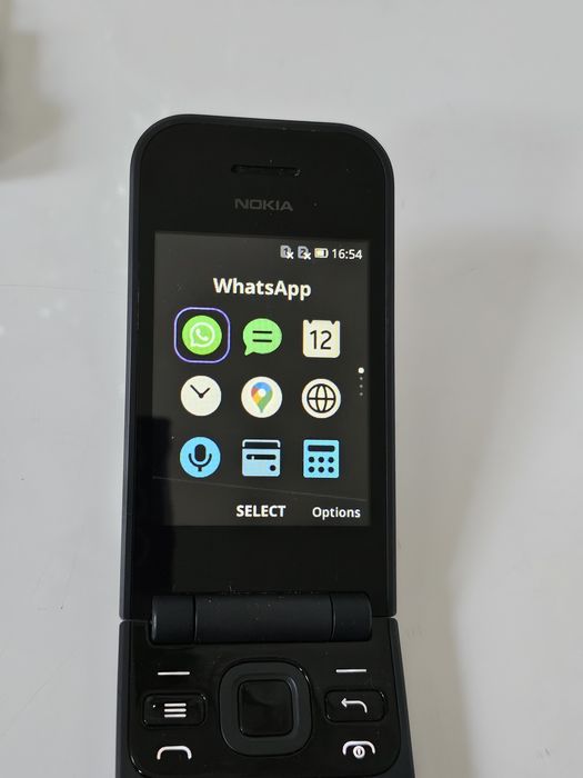 мобилен телефон Nokia 2720 Flip и слушалки Nokia Active WH-501