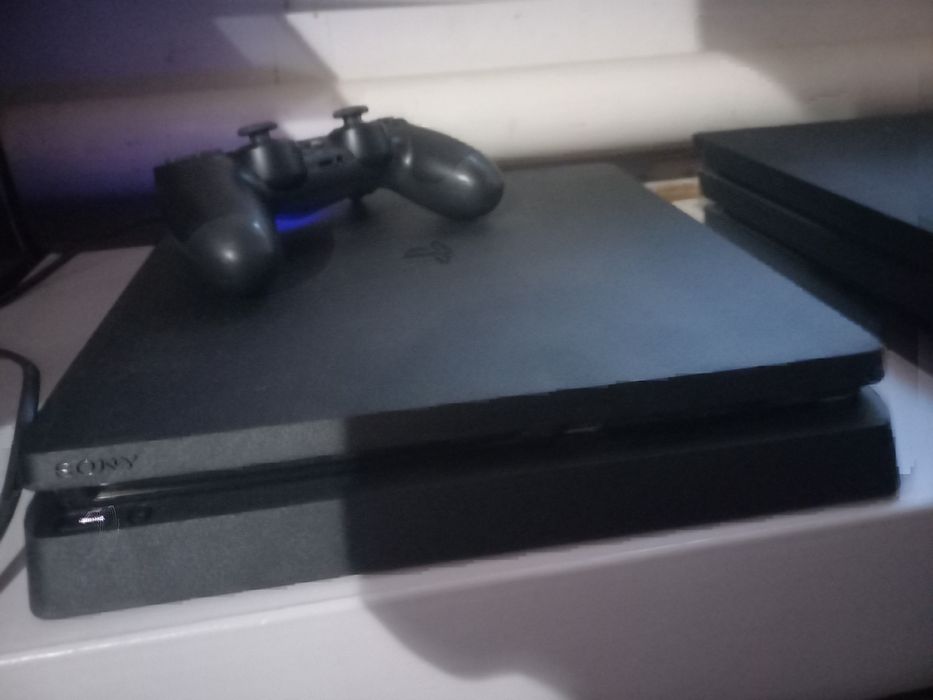 PS4 slim tiniq ideal holati proshivka bo"gan plombasi bor o'yinlar bor