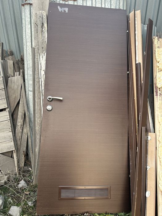 Продается межкомнатные двери 2 шт