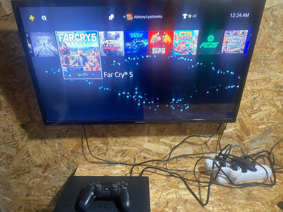 Ps4 pro 1tb/2 джойстика/13.02 с играми