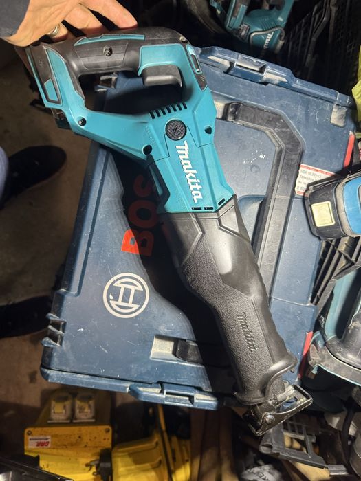 Fierastrau sabie Makita djr 186 cu perii impecabil