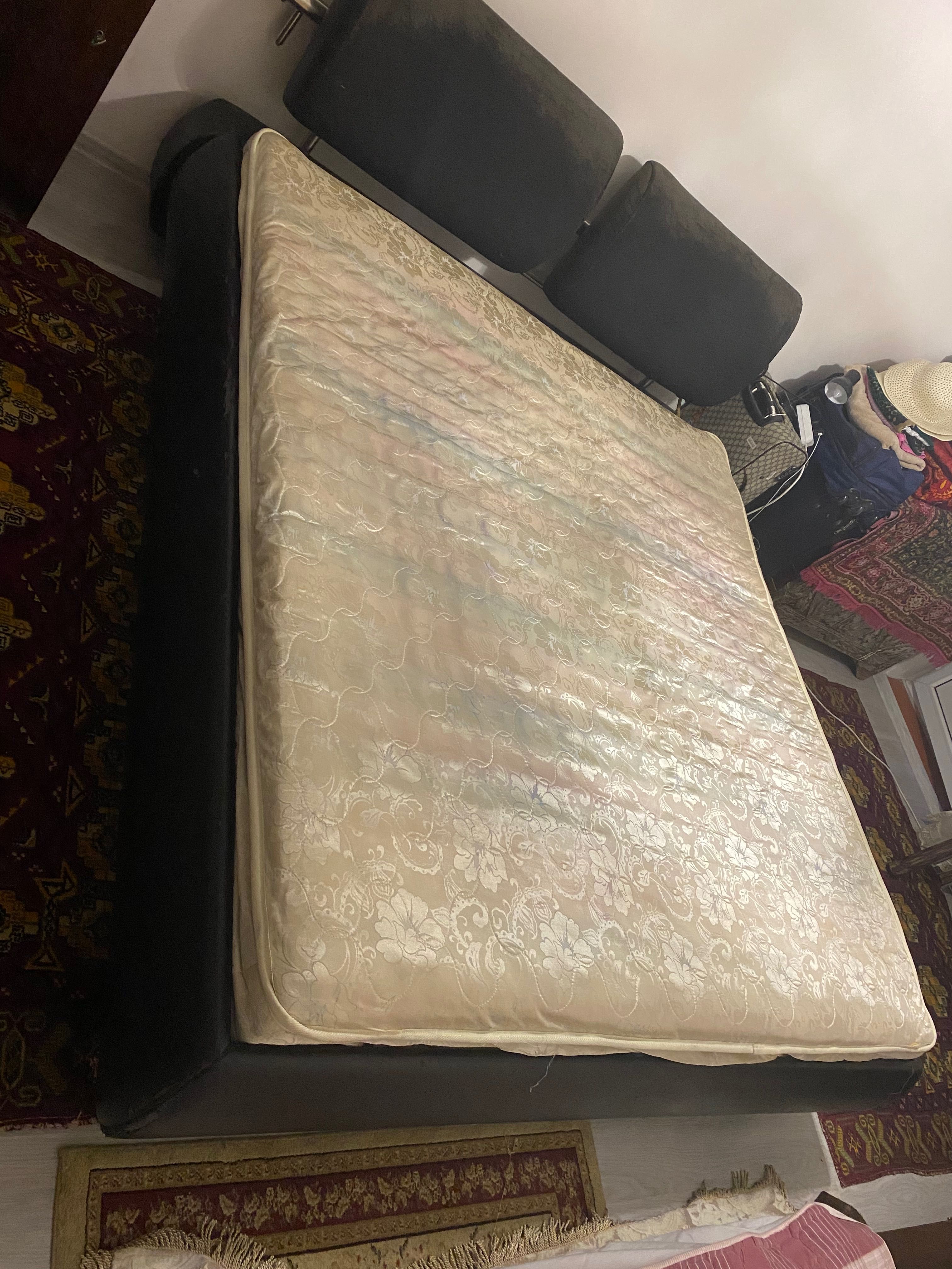 Продам двуспальную кровать