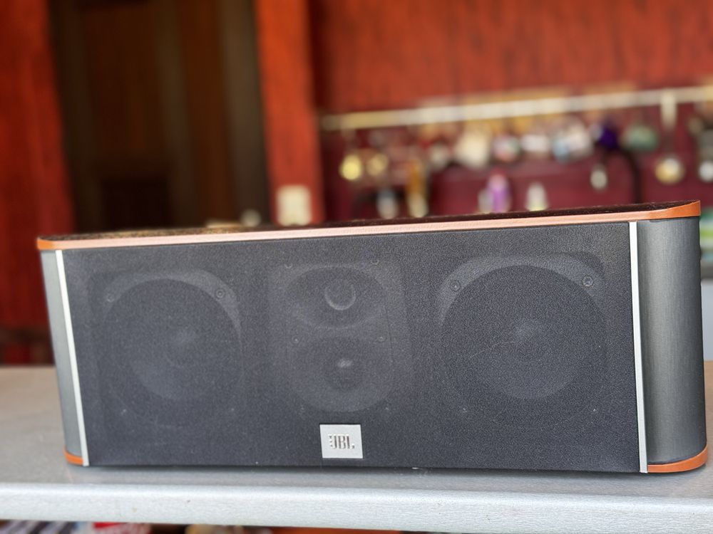 JBL ES25C център