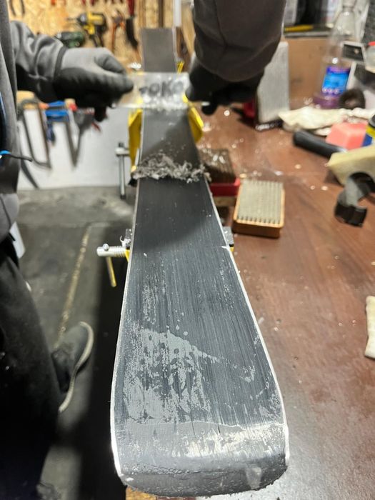 Service schiuri și snowboard