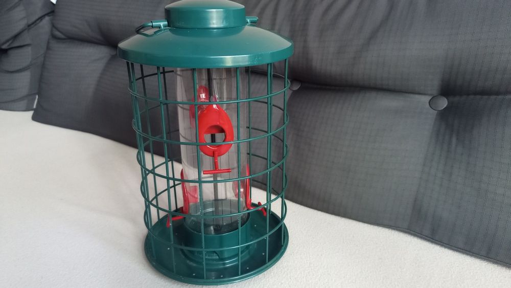 Хранилка за диви птици