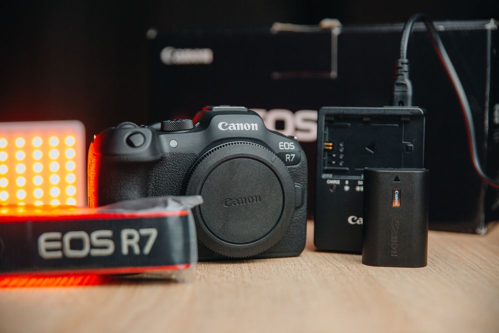 Canon EOS R7 cu garanție 18 luni