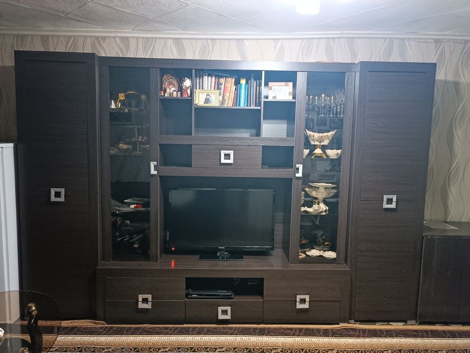 Продам стенку+ стол книжка