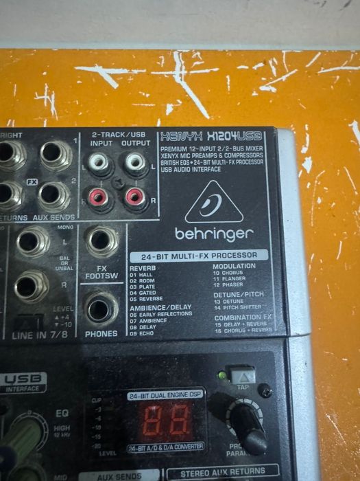 Микшерный пульт BEHRINGER Xenyx X1204USB