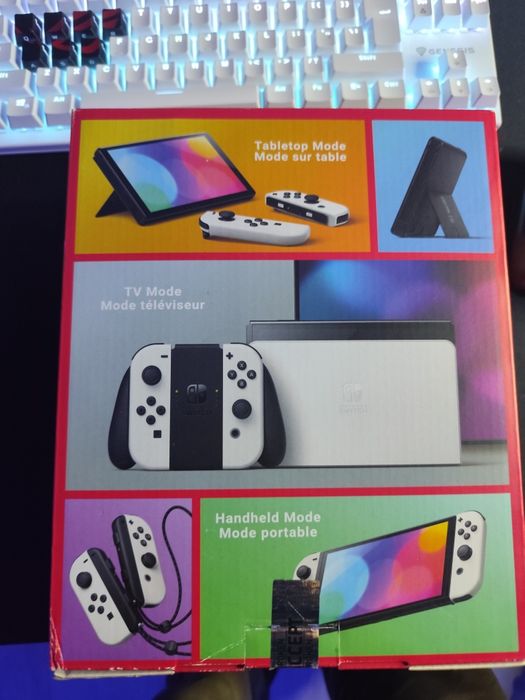 Nintendo switch oled с три игри и кутия на 6 месеца
