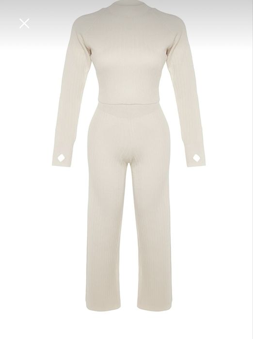 Дамски екип от плетиво