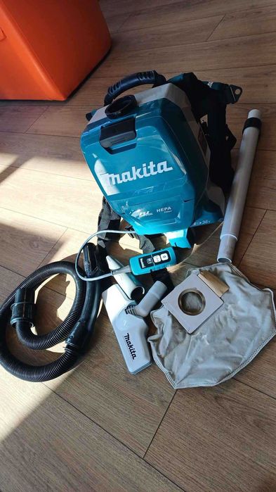RESIGILAT - Aspirator Makita DVC261Z tip rucsac