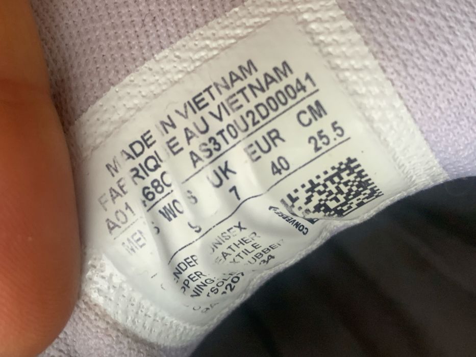 Бели, кожени кецове Converse