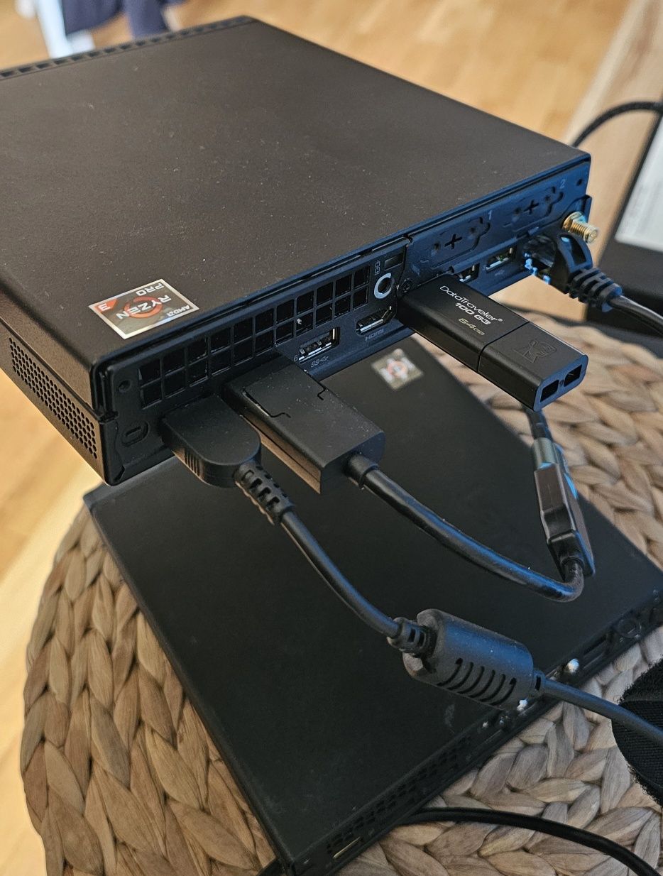 Продавам компютър Леново Lenovo