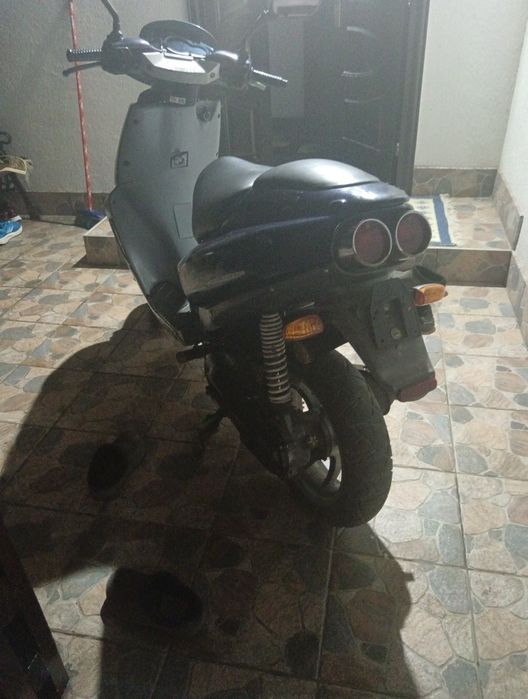 Vând scuter Aprilia SR 80cc Pe apă