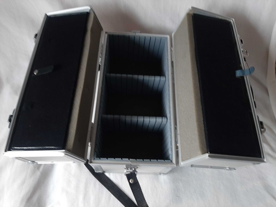 Метален куфър за фотоапарати и фотографска техника