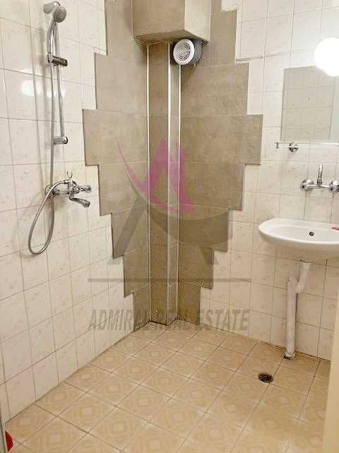 Атрактивна Цена! Топл Локация! Тристаен- Червен Площад