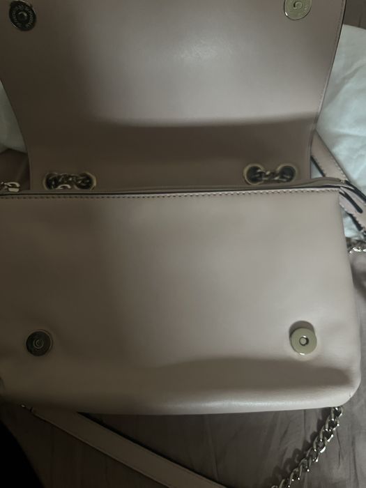 оригинална дамска чанта GUESS