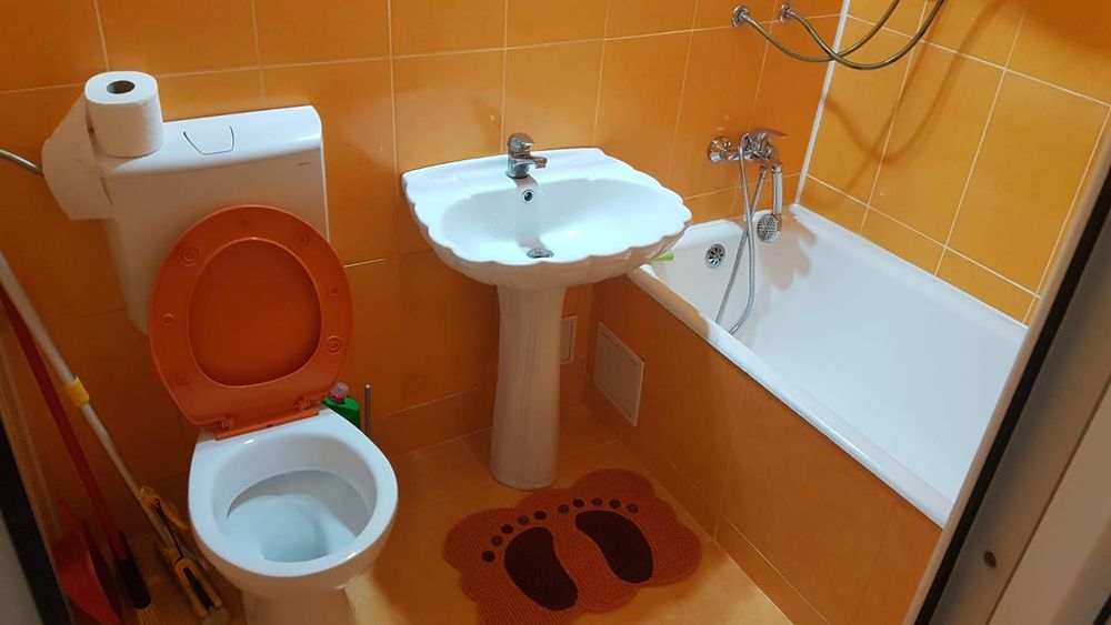 Închiriez garsonieră