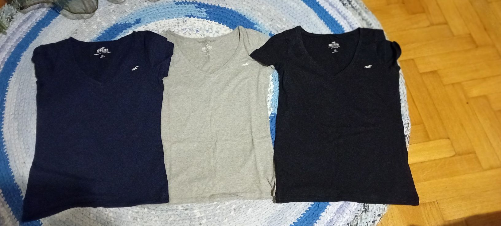 Set tricouri damă gri,negru și bleumarin Hollister