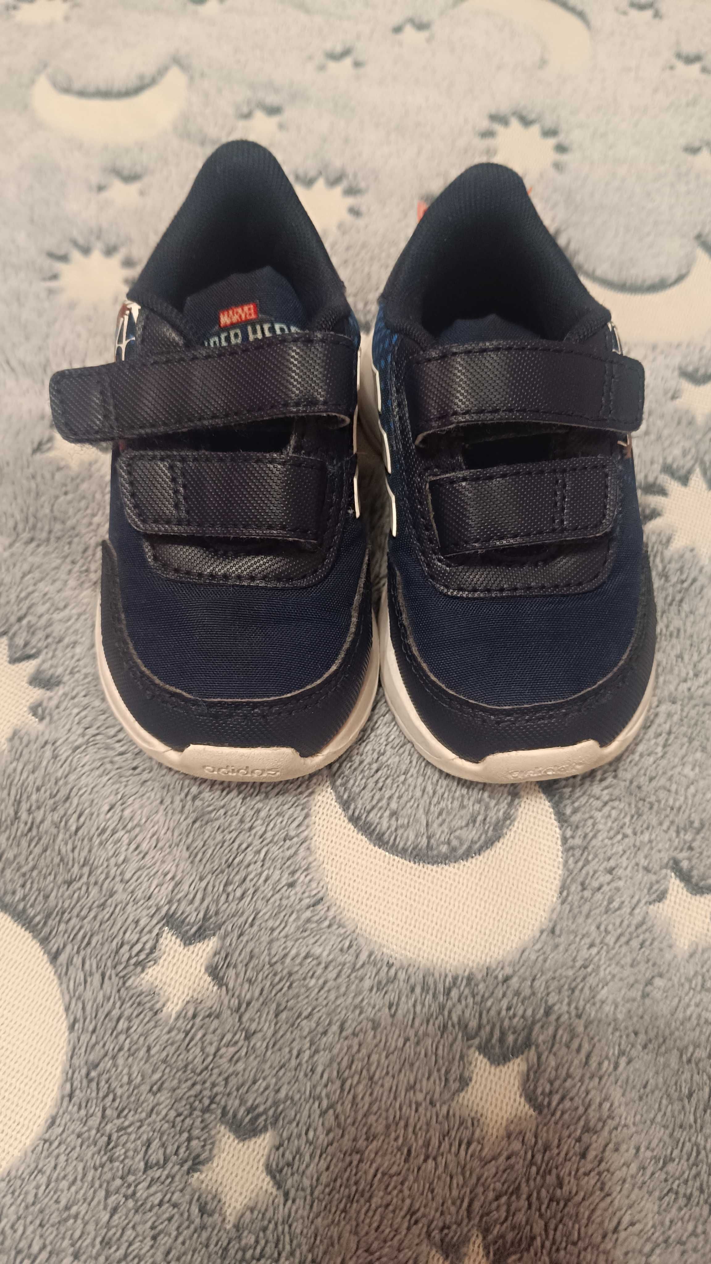 Adidas детски маратонки номер 21