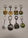 Vand brelocuri anii 80, sport, industrie, turism, auto! preturi dif !!