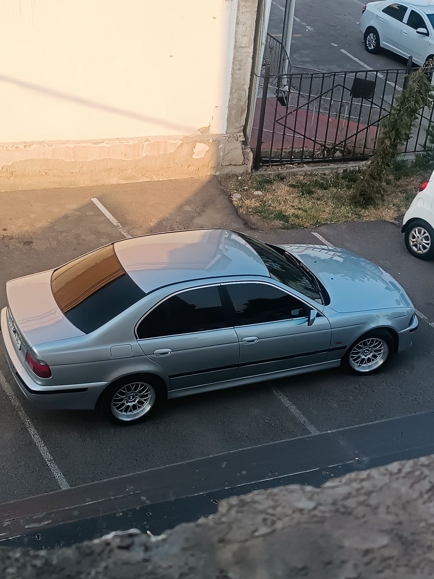 Bmw 520i sotiladi srochna