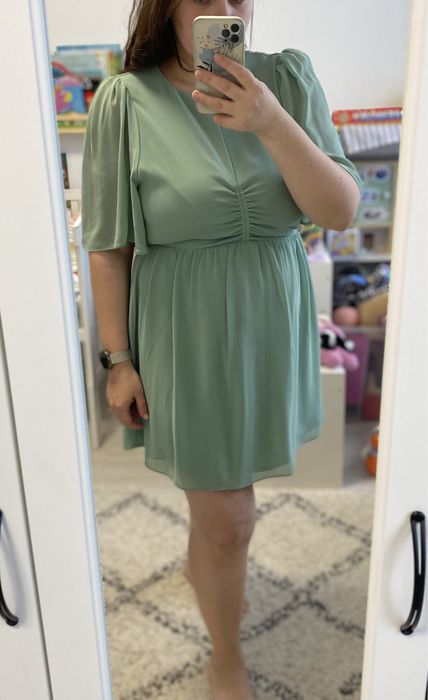 Rochie de voal cu mâneci fluture