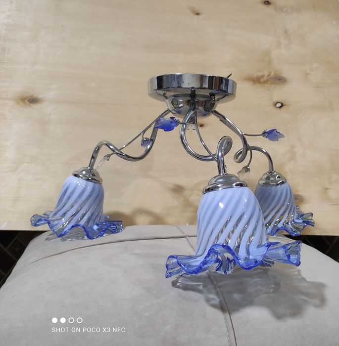 Люстра трехрожковая