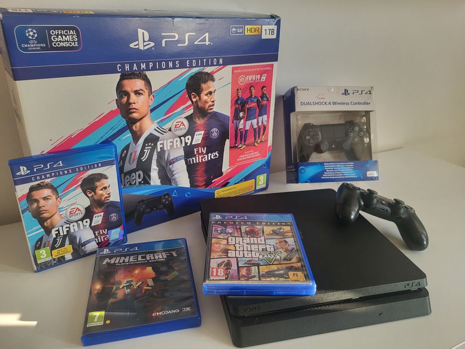 PS4 Slim 1TB cu 2 controlere si 3 jocuri