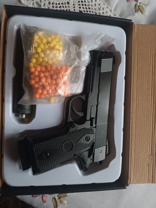Vând  smartwatch  sau  schimb  cu pistol  mai puternic