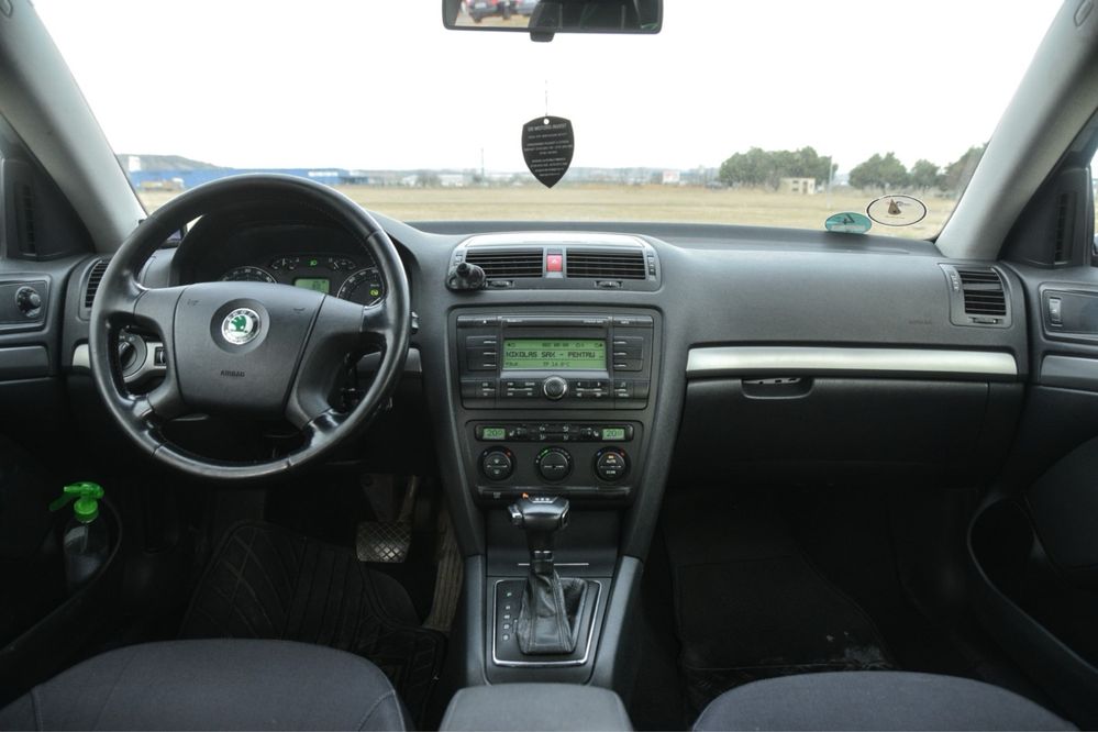 SKODA OCTAVIA 2.0 TDI 140 cp automat , dublu climatronic , vw golf