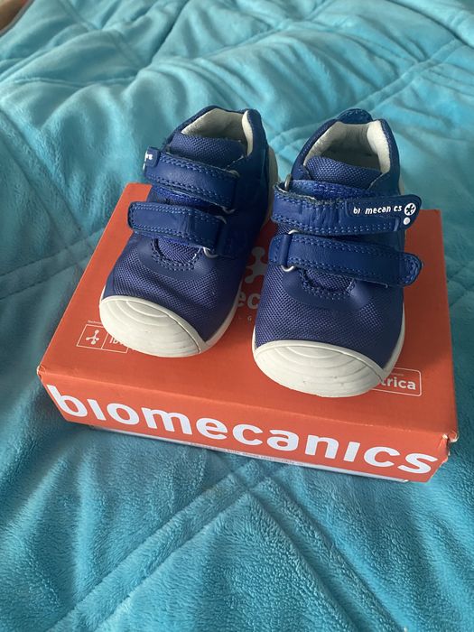 Adidasi si paluci de interior biomecanics