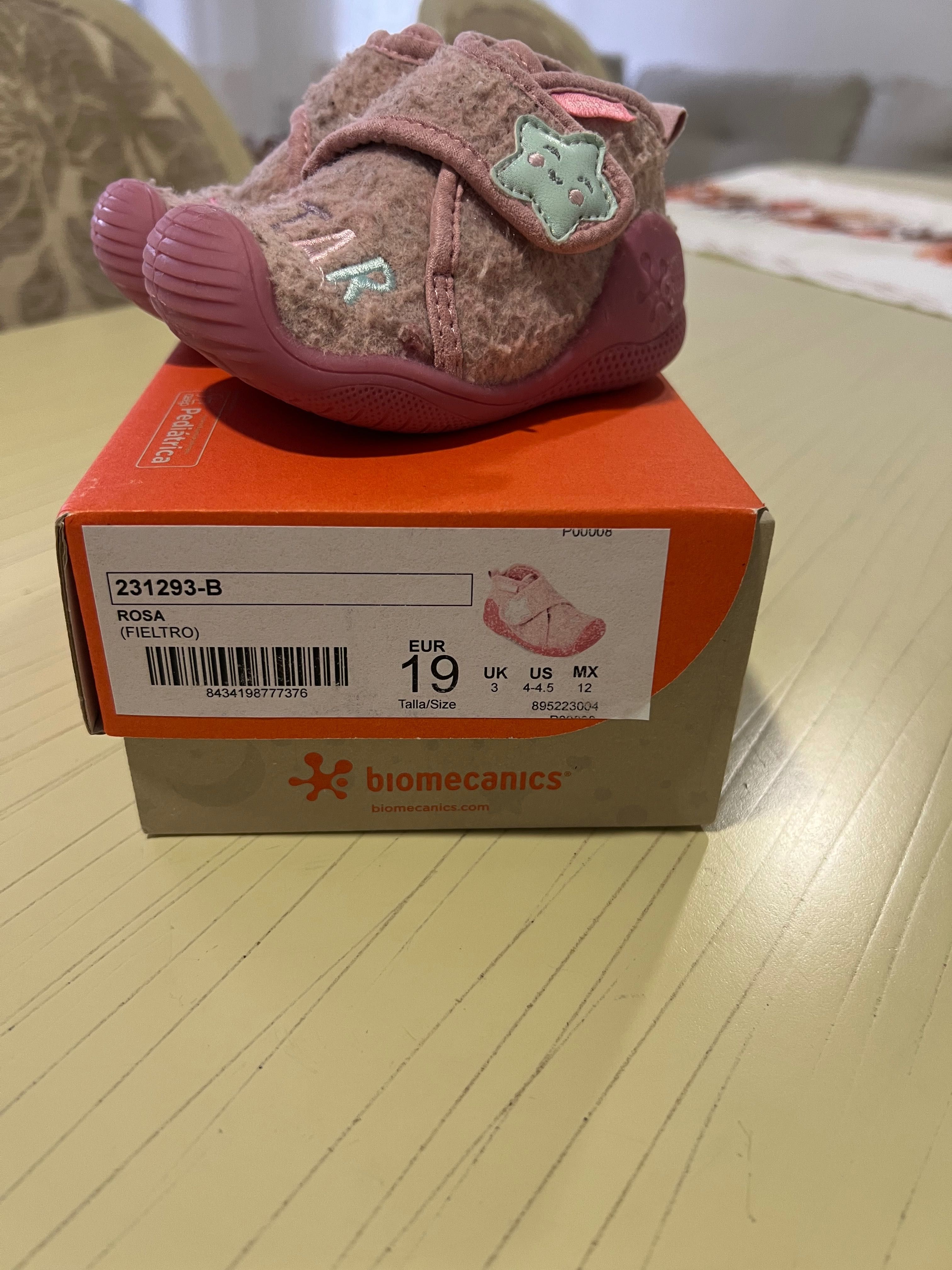 Детски пантофи на марката Biomecanics