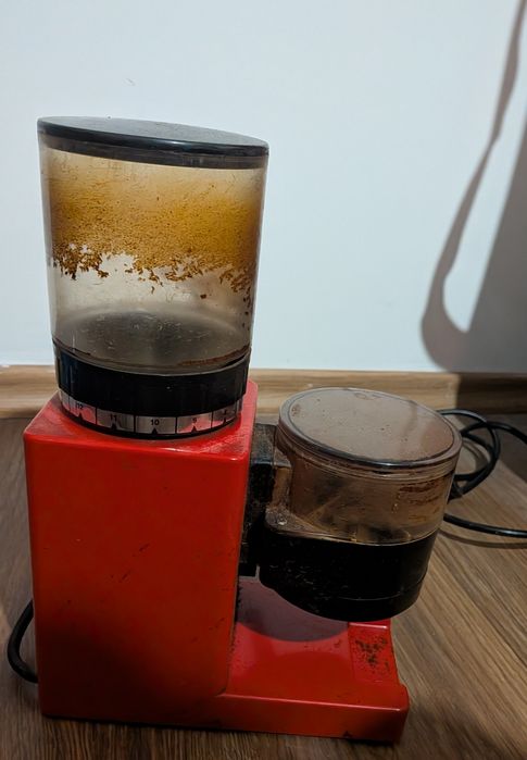 Продавам кафе машина с кафе мелачка-Бразилия клуб