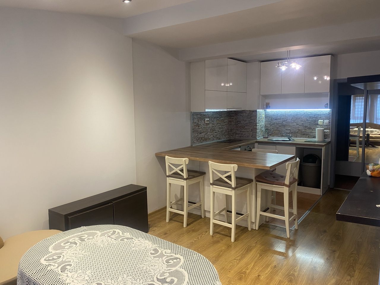 Продава се Двустаен апартамент в Варна, Цветен квартал - 64 кв.м за 2266 €/кв.м - Снимка #11